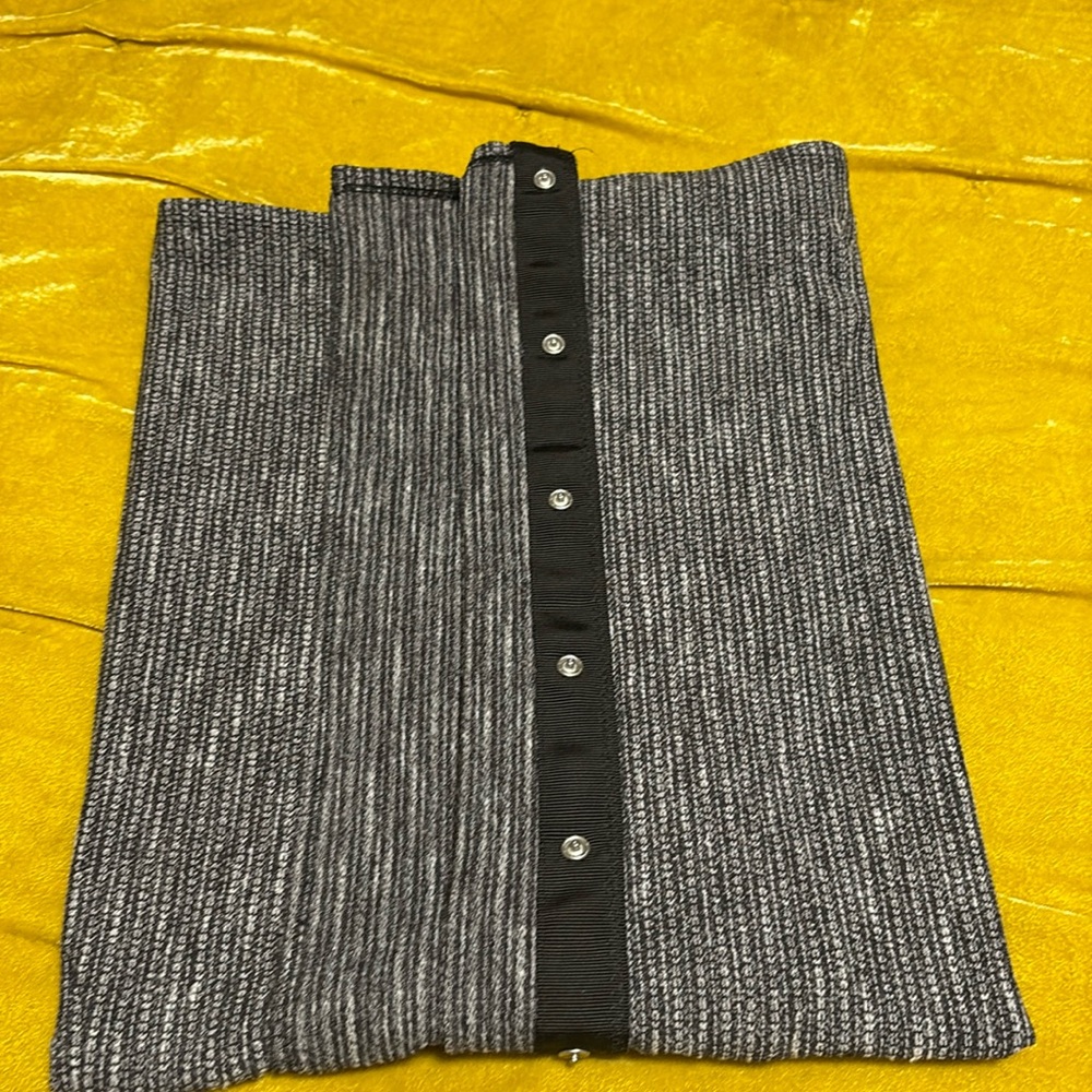 Black and Gray Snap Vinyasa Lululemon Scarf